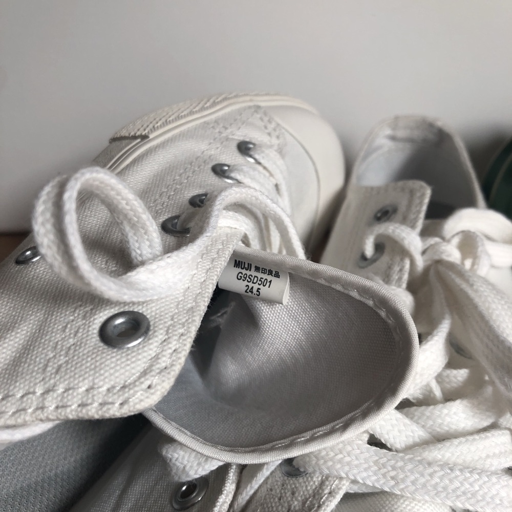 MUJI White Low Cut Canvas Sneakers